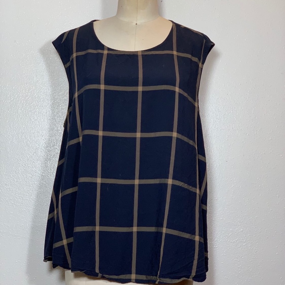 Classy Sleeveless Blouse